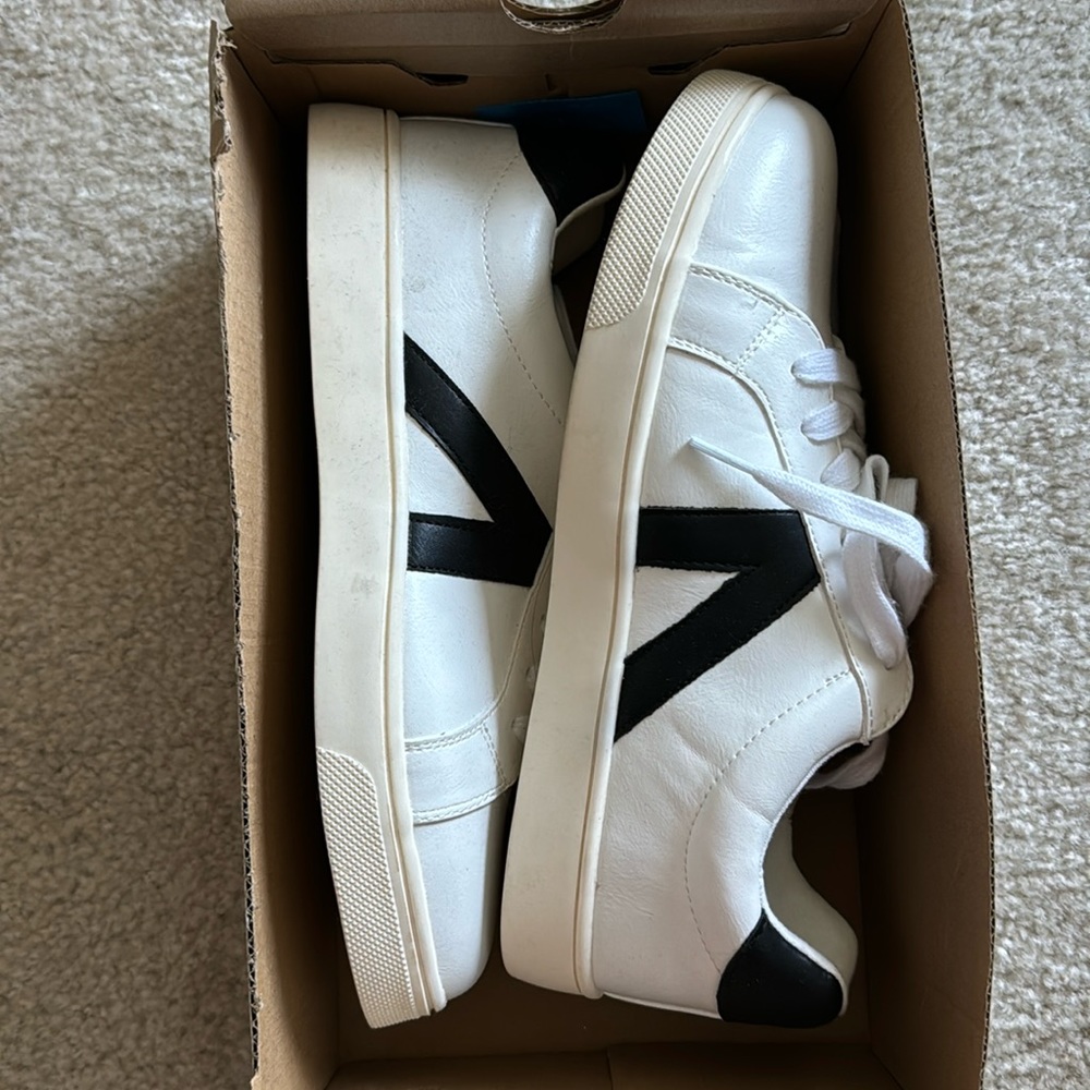 MIA Italia Low Top Sneaker (Women)